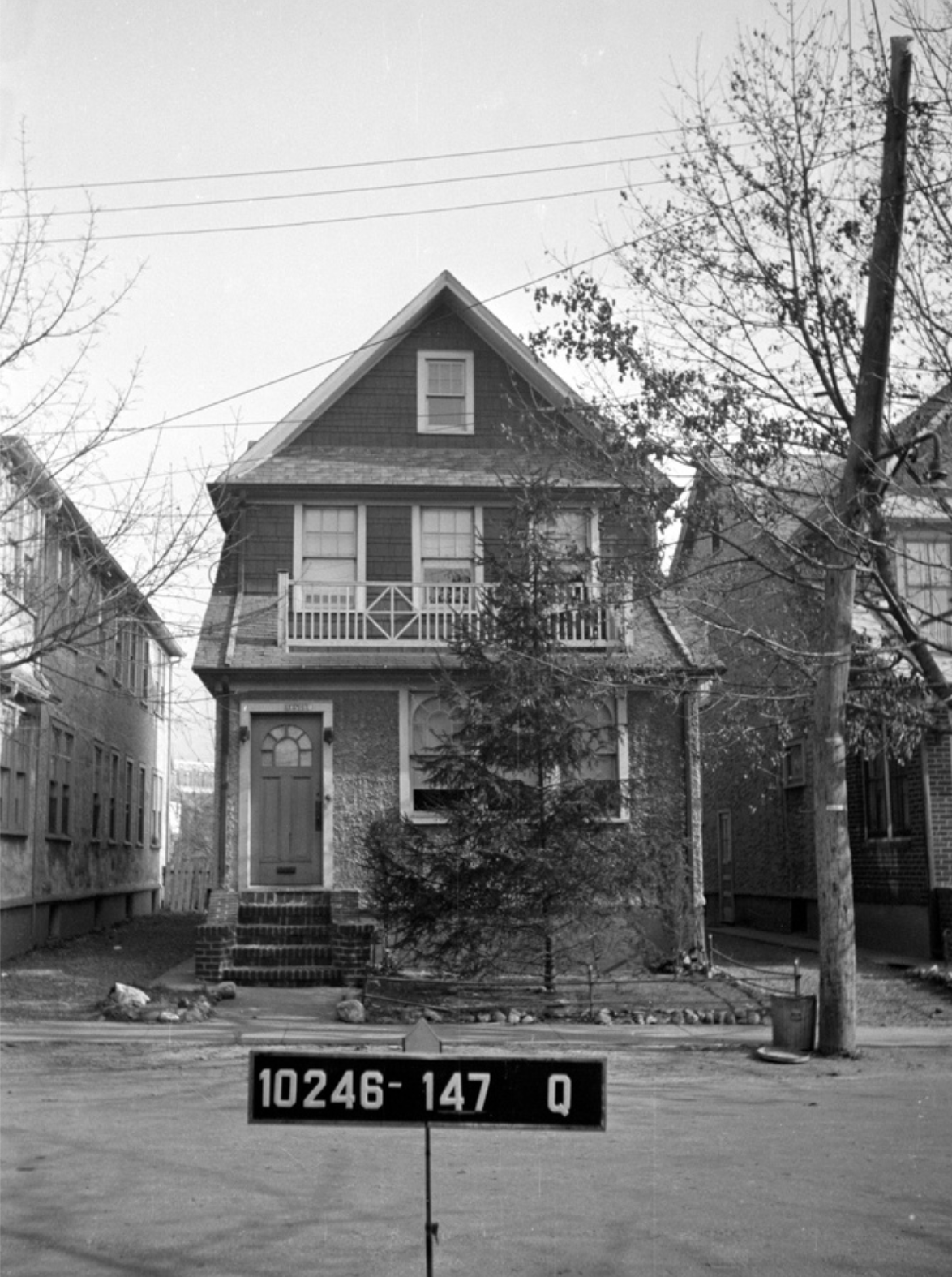 5877 - Klugh's 107-21 171st 1940s