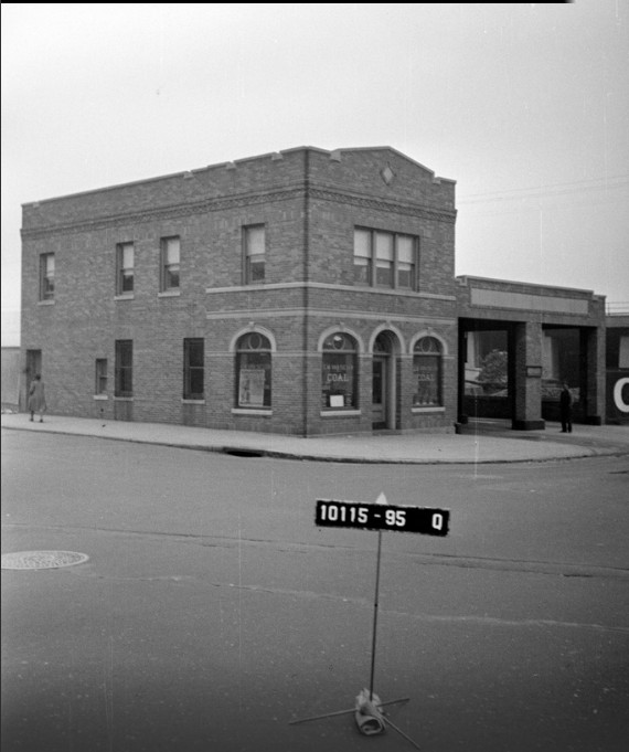Exterior of building that existed at 158-11 South Road in 1940.